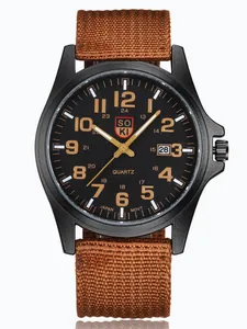 Detail der SOKI Sportuhr mit schwarzem Metallgehäuse und braunem Nylon-Armband
