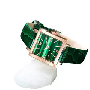 Montre quartz carrée pour femme avec boîtier or rose et bracelet cuir vert gaufré
