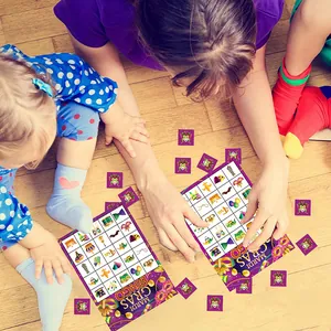 Mardi Gras Bingo spelset met maskers en veren voor feestelijk carnavalsparty entertainment