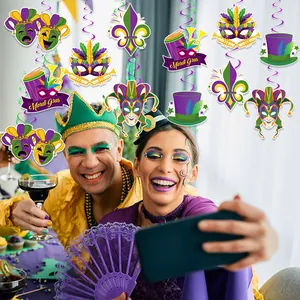Decorazioni sospese Mardi Gras con maschere di carnevale e riccioli per feste a tema