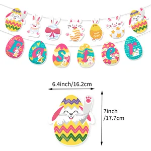 Ostergirlande mit süßen Hasen und bunten Eiern als Happy Easter Partydekoration für Zuhause