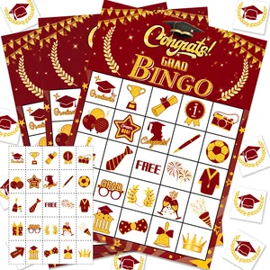 Detail der rot-goldenen Abschluss-Bingo-Karten mit Doktorhüten und Trophäen-Symbolen