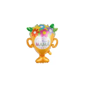 Detail van trofeevormige gouden folieballon met bloemenprint voor Moederdag