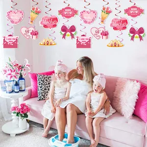 Decoración colgante para el Día de la Madre con espirales y tarjetas de corazones
