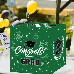 Detailansicht der grünen GRAD-Abschlussbox für Karten mit Schlitz und 2024 Festmotiven