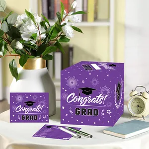 Details des violetten Abschluss-Kartenbox-Sets mit Congrats Grad Text für Partys