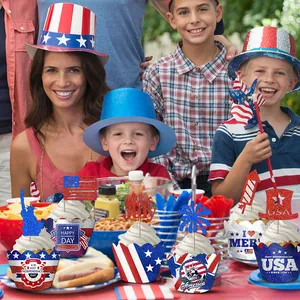 Detalle de envoltorios y adornos de cupcakes USA para el 4 de julio con purpurina