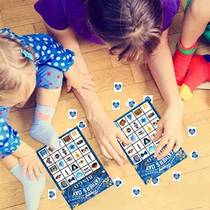 Set gioco Bingo per la Festa del Papà con carte blu e icone di cravatte e trofei