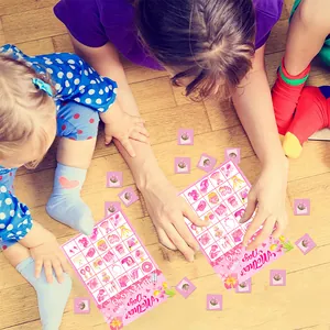 Cartes de bingo de fête des mères roses avec motifs floraux pour fête de famille