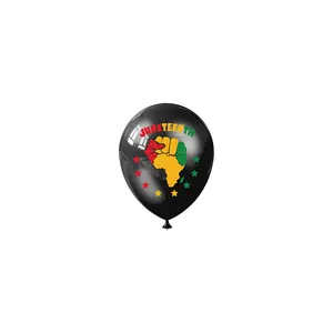 Zwarte Juneteenth latex ballon met kleurrijke Afrikaanse vuist kaart en sterren