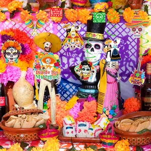 Decorazioni per il Giorno dei Morti con spirali e teschi colorati a tema messicano