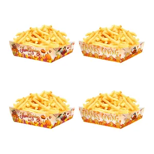Vista detallada de cuatro bandejas de papel desechables de Acción de Gracias con patatas fritas