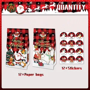 Set di sacchetti regalo di Natale con trama scozzese rossa e nera e adesivi con cartoni
