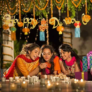 Bannière Happy Diwali dorée pailletée avec icône pour décoration de fête indienne festive