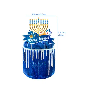 Décoration de gâteau Hanoucca avec Ménorah et Toupie sur un gâteau bleu et blanc