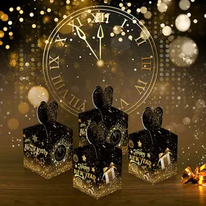 Σετ 4 μαύρα και χρυσά κουτιά δώρου Happy New Year με λαβές σε σχήμα καρδιάς και αστέρια