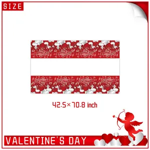 Nappe rouge de Saint-Valentin avec motifs cœurs et dimensions de 42,5x70,8 pouces