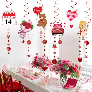 Décorations de la Saint-Valentin avec spirales, ours à cœur, roses et cartes de fête