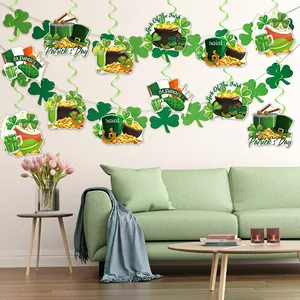St. Patrick's Day Hängedekoration mit grünen Kleeblättern und Goldtopf-Motiven
