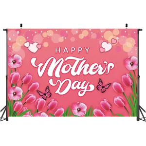 Dettaglio dello sfondo rosa Happy Mother's Day con motivi di tulipani e farfalle