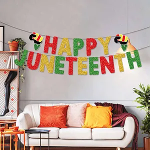 Bannière pailletée Happy Juneteenth en rouge, jaune et vert pour décoration de fête