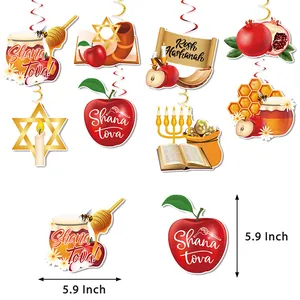 Hängende Rosh Haschana Dekorationen mit Granatäpfeln und Shana Tova Grußanhängern
