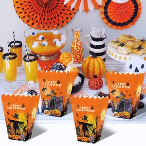 Detalle de cajas de palomitas de Halloween naranja con bordes ondulados e ilustraciones