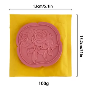 Stampo in silicone rosa con rilievo a rosa e dimensioni 13x13,2cm per vassoi portagioie
