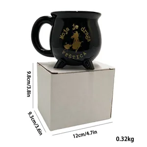Details des schwarzen Hexenkessel-Bechers aus Keramik mit goldenem Hexenmotiv