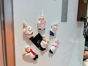Détails de 6 magnets de cuisine en résine peints à la main sur un réfrigérateur blanc