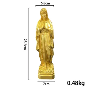 Dettaglio della statua della Vergine Maria dorata con dimensioni di 28,2cm e peso specifico