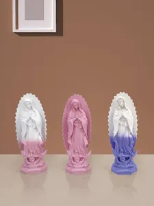 Dettaglio della trama a rilievo delle statue della Vergine di Guadalupe in resina