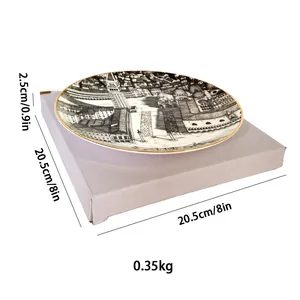 Dettaglio del piatto in ceramica da 8 pollici con architettura di Venezia e bordo dorato