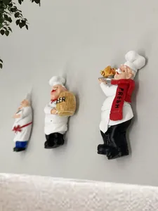 Vue détaillée de magnets de cuisine 3D en résine avec des figurines de chefs peintes