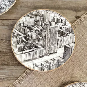 Piatto decorativo in ceramica stile italiano motivo Milano con bordo dorato su legno