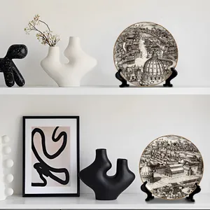 Piatti decorativi in ceramica stile italiano con architettura di Roma e Pisa a mano