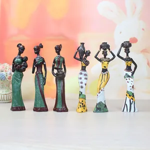 Set van 6 handgemaakte Afrikaanse harsfiguren voor etnische woondecoratie in warme tinten