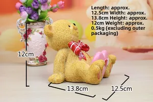 Detailed size view of yellow resin bear stand with heart and dimensions 12.5x13.8x12cm