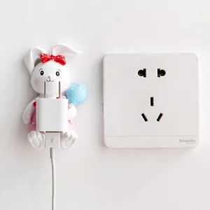 Protection de chargeur lapin de dessin animé avec nœud rouge et salopette rose mignonne