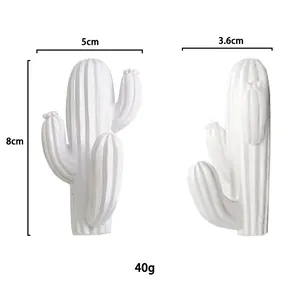 Dimensioni dettagliate del gancio a muro cactus in resina bianca: 8 cm altezza e 5 cm