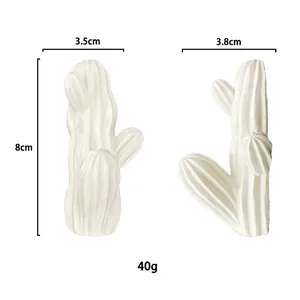 Dimensioni dettagliate dei ganci a forma di cactus in resina con altezza 8cm e peso 40g