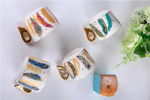 Mugs en céramique de style européen avec plumes colorées et anses d'ailes dorées