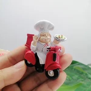 3D Cartoon Koch auf rotem Roller mit Pizza Kühlschrankmagnet aus hochwertigem Harz