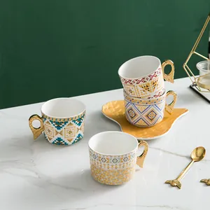 Luxe Européen Tasse à Café En Céramique Et Soucoupe Poignée Ailes d'Ange Bord Doré Motif Plume Géométrique Vaisselle de Thé de l'Après-midi
