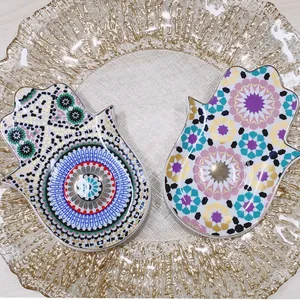 Vassoio per gioielli Mano di Fatima in ceramica con mandala blu e bordi oro
