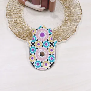 Vassoio per gioielli a mano di Hamsa in ceramica con motivi mandala viola