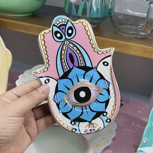 Vassoio per gioielli a mano di Hamsa in ceramica con motivo malocchio e bordi dorati