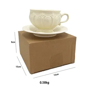 Détail de la tasse à café en céramique gaufrée blanc crème avec dimensions et poids notés