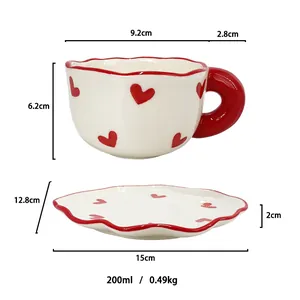 Vue détaillée des dimensions de la tasse à café en céramique cœur 200ml et sa soucoupe