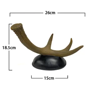 Bruin gewei decoratief ornament op zwarte matte basis met 26 cm breedte en 18,5 cm hoogte